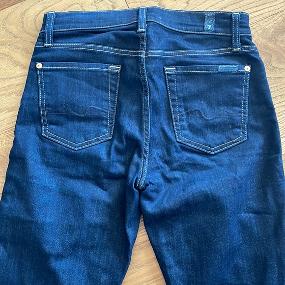 7 for All Mankind skinny jeans. Excellent condition, beautiful wash. Size 26 - Picture 2 of 3